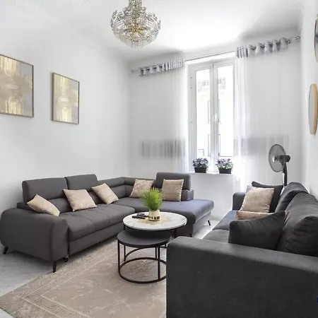 Air-conditioned In The Republique District *