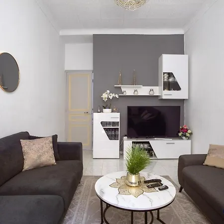 Air-conditioned In The Republique District Apartamento *