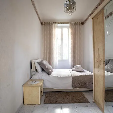 Apartment Air-conditioned In The Republique District